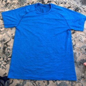 Men’s Lululemon athletic shirt